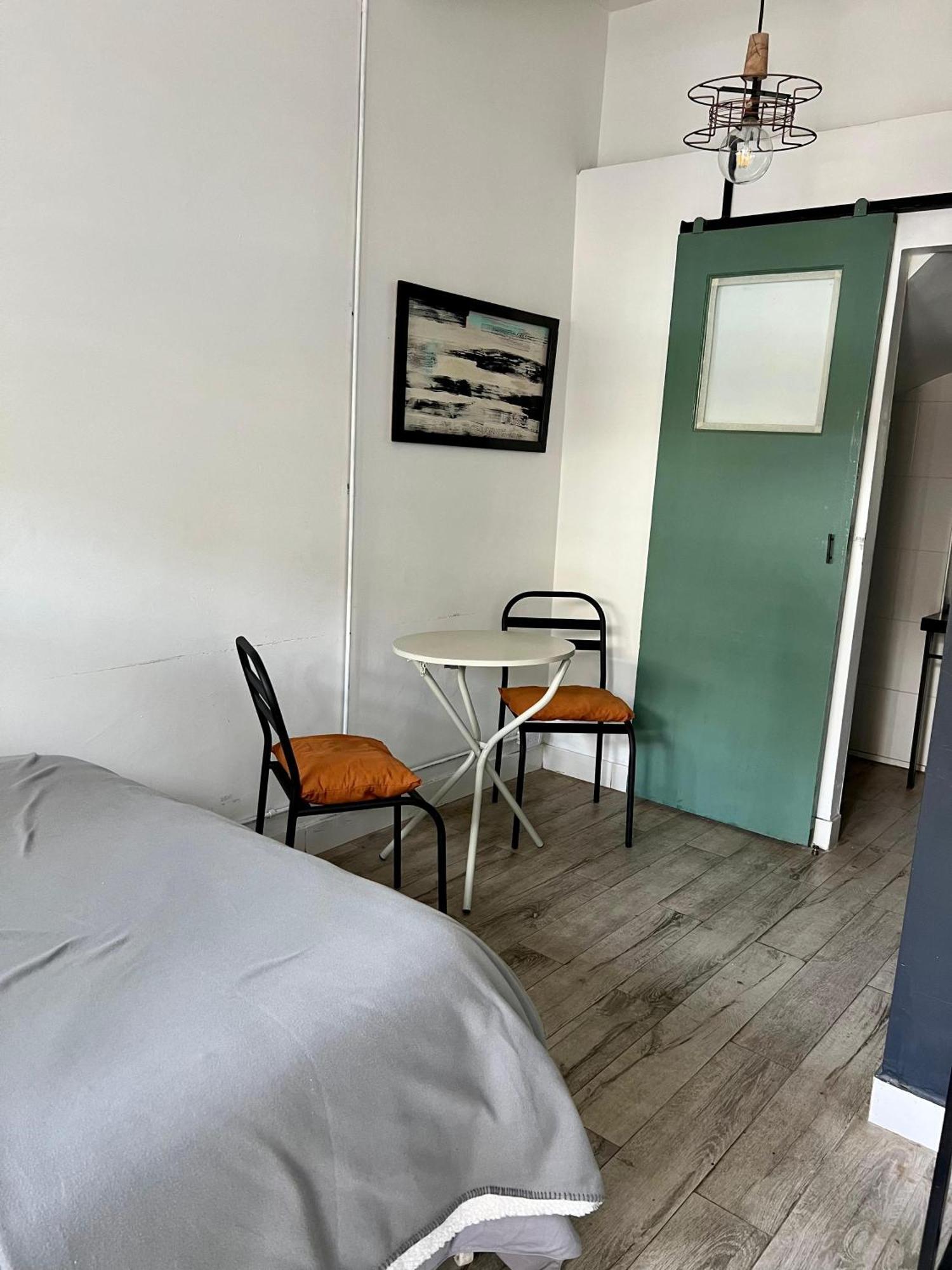 Monoambiente En Zona Residencial Apartment Mendoza Ruang foto